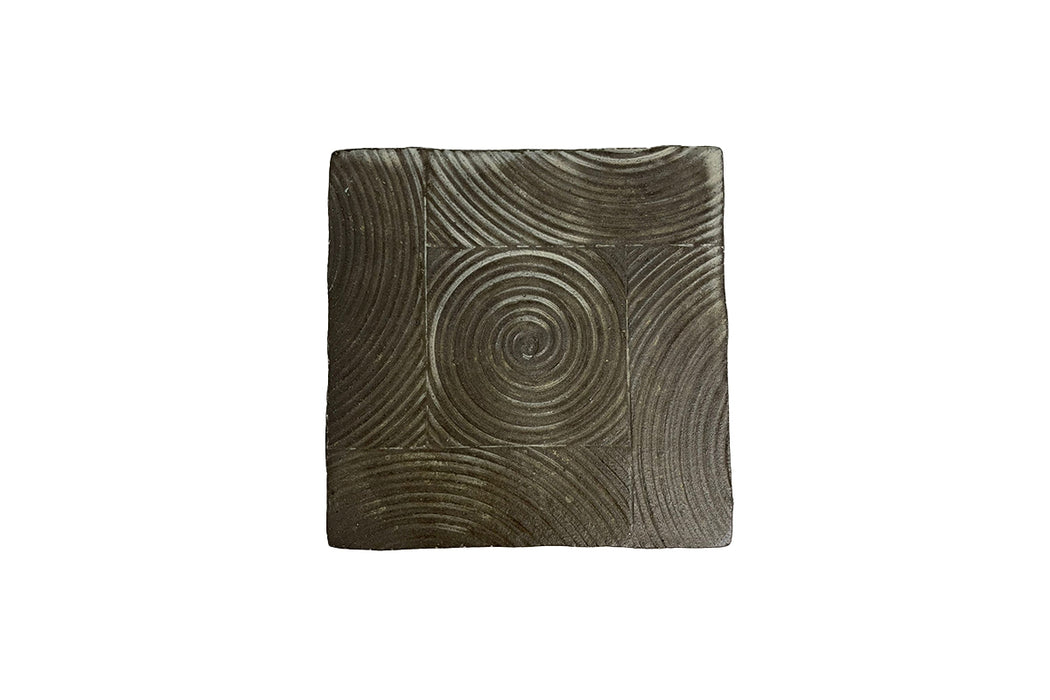 Square Plate with Brush Mark Pattern (21.7 x 19 cm)